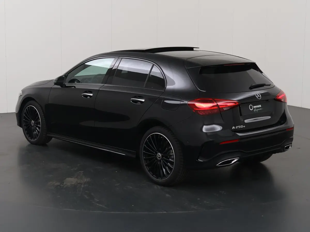 250e Business Solution AMG Apple Carplay| Panoramaschuifdak | Stoelverwarming | Achteruitrijcamera |  MULTIBEAM LED | Night Pakket | Driving Assistance Pakket