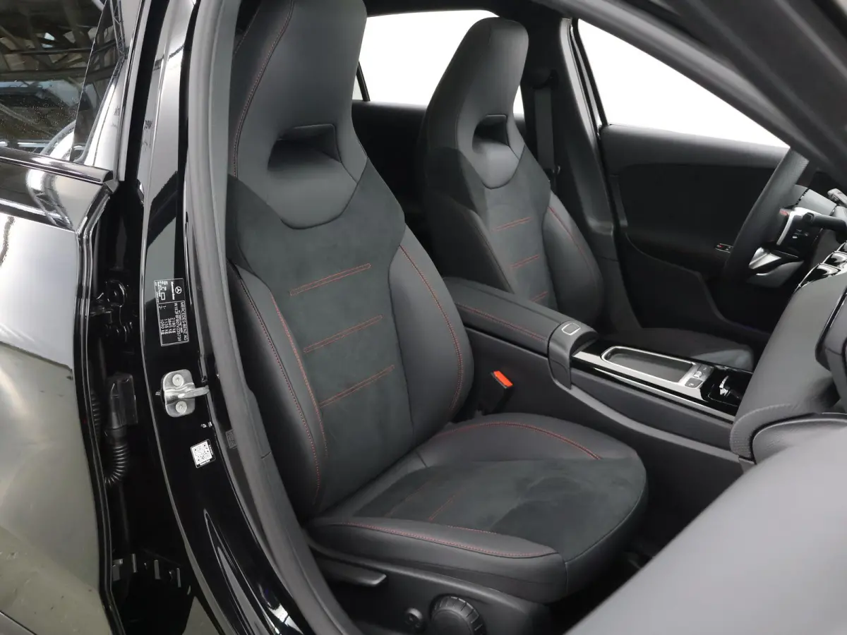 250e Business Solution AMG Apple Carplay| Panoramaschuifdak | Stoelverwarming | Achteruitrijcamera |  MULTIBEAM LED | Night Pakket | Driving Assistance Pakket