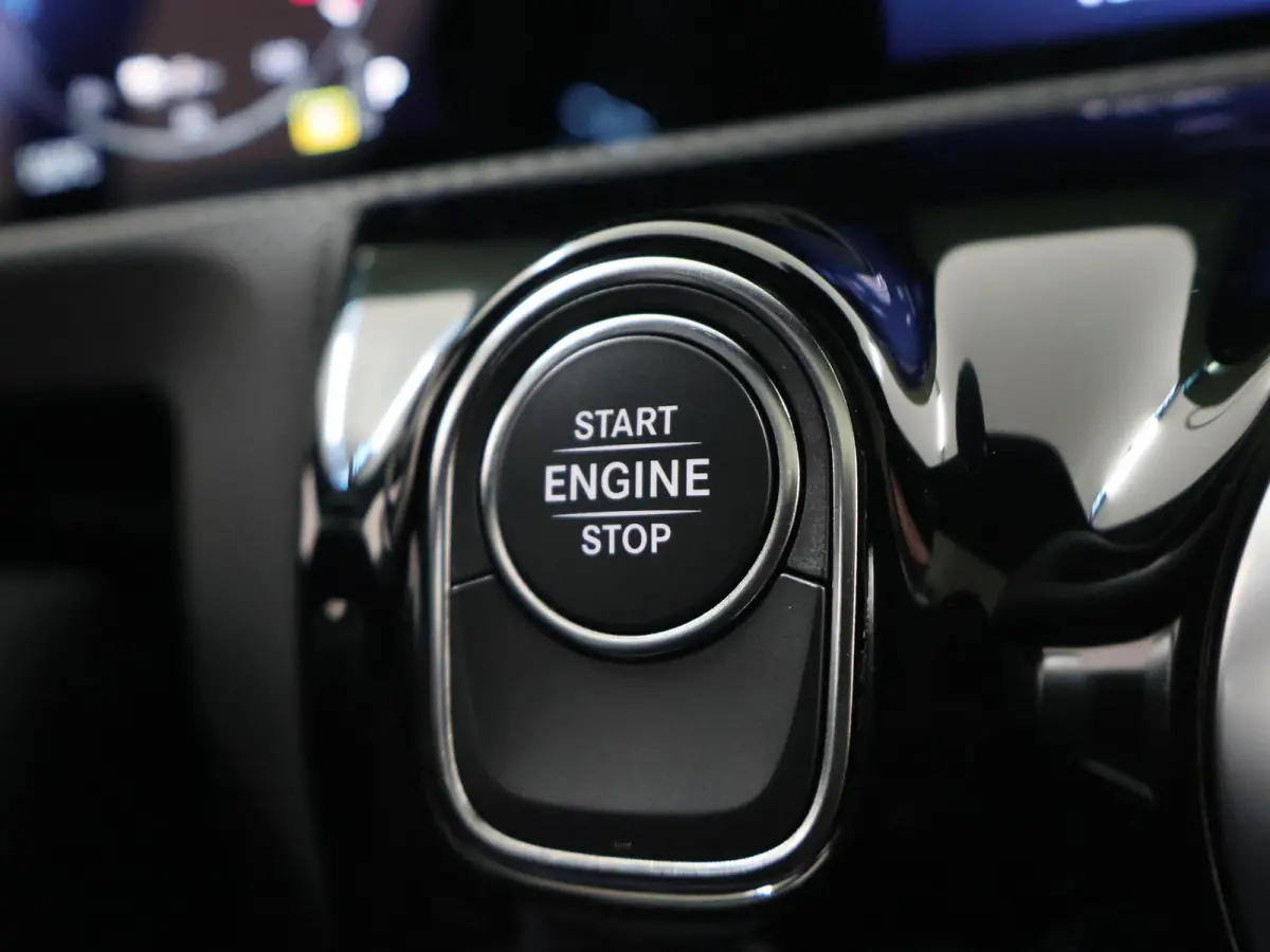 250e Business Solution AMG Apple Carplay| Panoramaschuifdak | Stoelverwarming | Achteruitrijcamera |  MULTIBEAM LED | Night Pakket | Driving Assistance Pakket