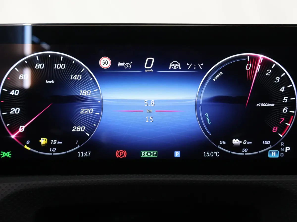 250e Business Solution AMG Apple Carplay| Panoramaschuifdak | Stoelverwarming | Achteruitrijcamera |  MULTIBEAM LED | Night Pakket | Driving Assistance Pakket