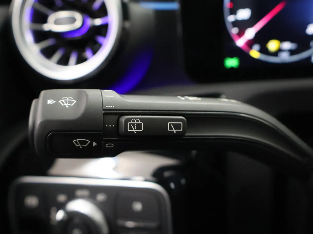 250e Business Solution AMG Apple Carplay| Panoramaschuifdak | Stoelverwarming | Achteruitrijcamera |  MULTIBEAM LED | Night Pakket | Driving Assistance Pakket