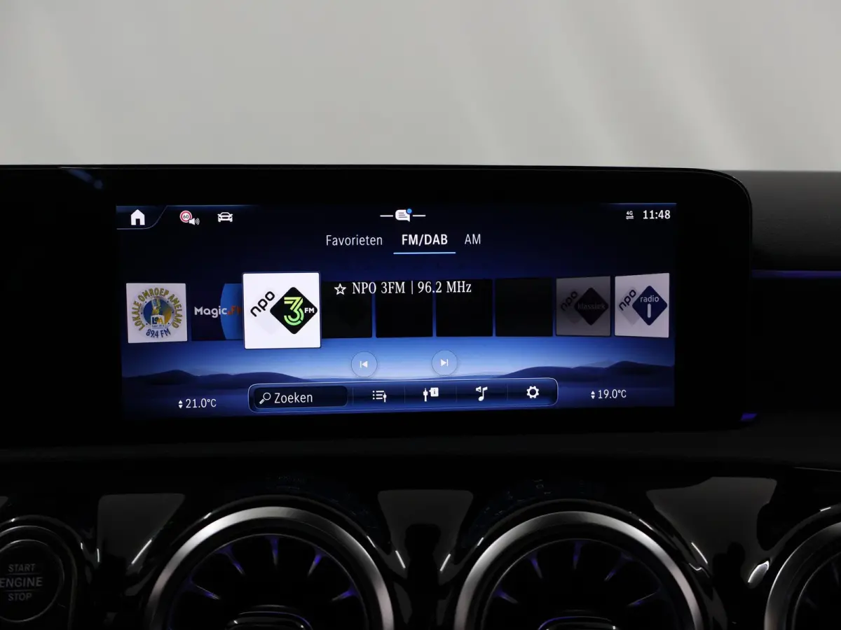 250e Business Solution AMG Apple Carplay| Panoramaschuifdak | Stoelverwarming | Achteruitrijcamera |  MULTIBEAM LED | Night Pakket | Driving Assistance Pakket