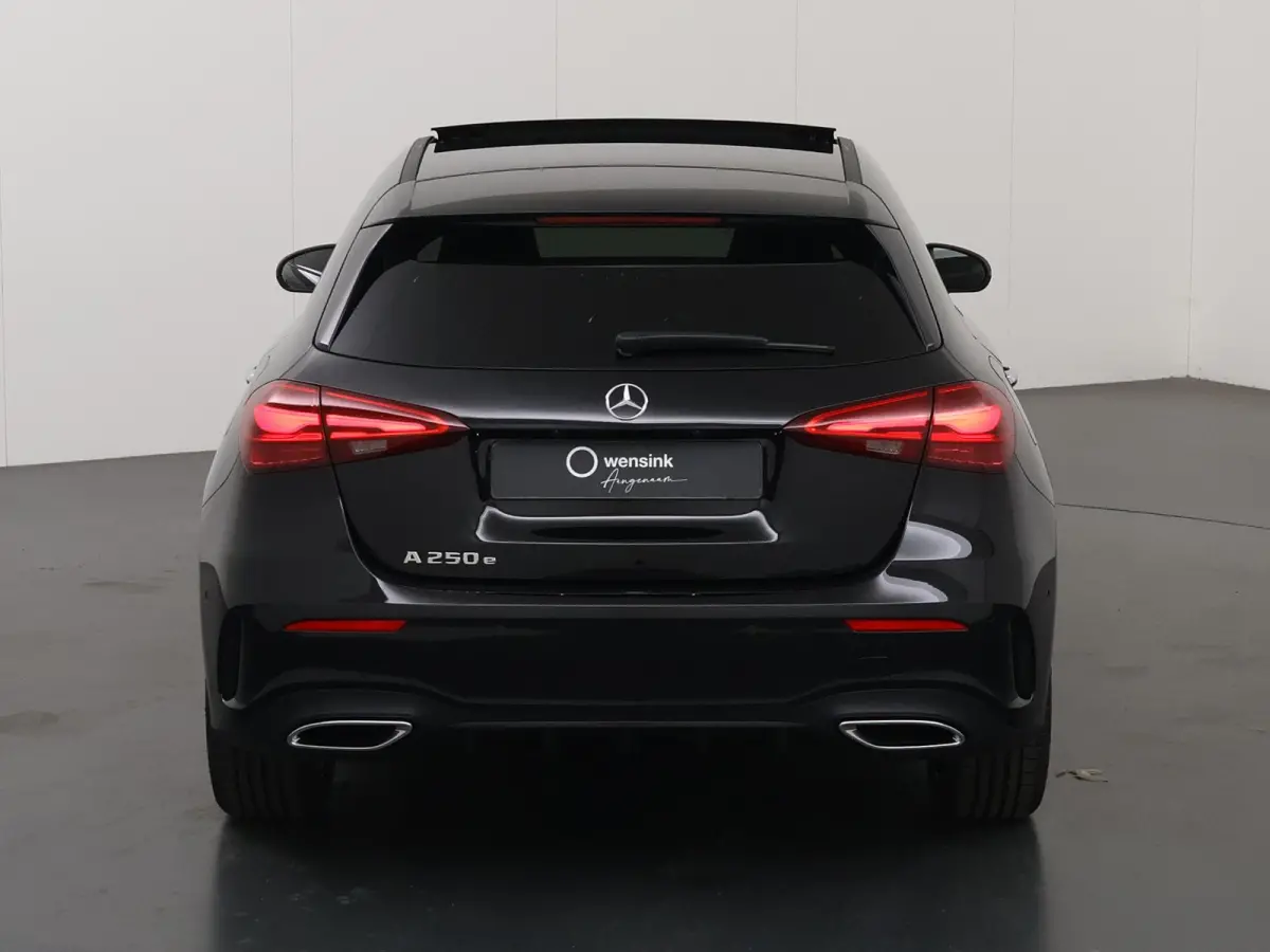 250e Business Solution AMG Apple Carplay| Panoramaschuifdak | Stoelverwarming | Achteruitrijcamera |  MULTIBEAM LED | Night Pakket | Driving Assistance Pakket