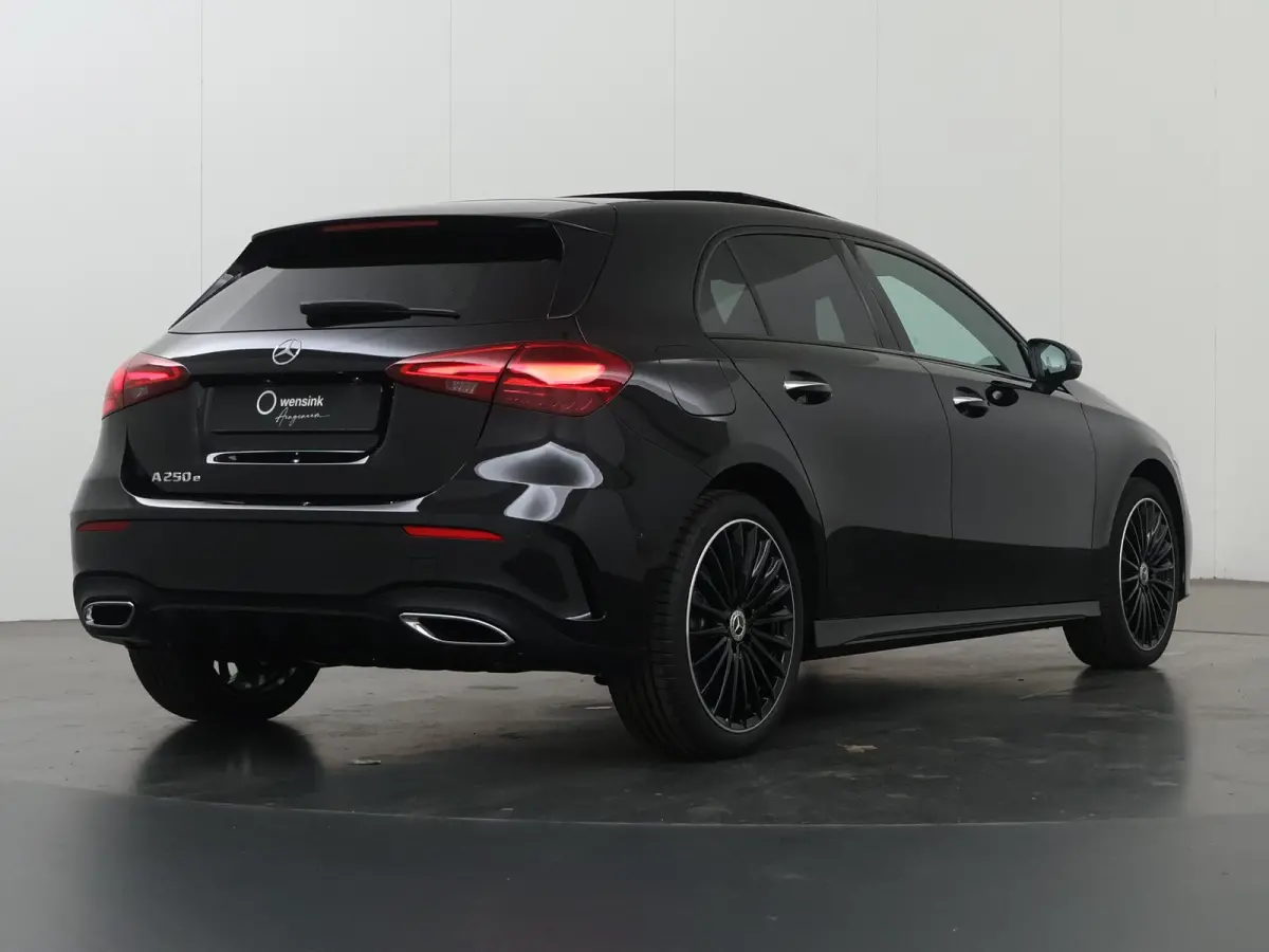 250e Business Solution AMG Apple Carplay| Panoramaschuifdak | Stoelverwarming | Achteruitrijcamera |  MULTIBEAM LED | Night Pakket | Driving Assistance Pakket