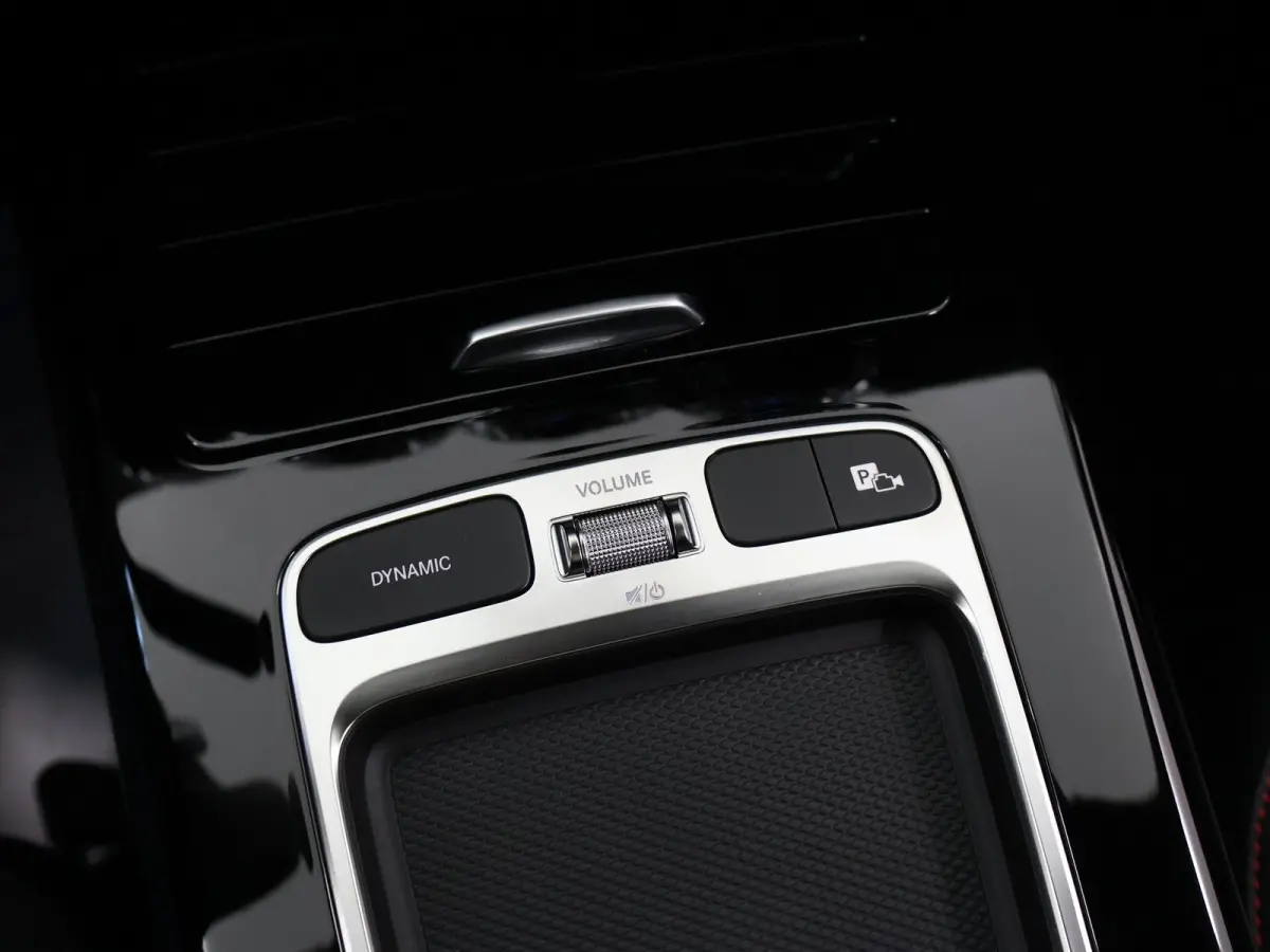 250e Business Solution AMG Apple Carplay| Panoramaschuifdak | Stoelverwarming | Achteruitrijcamera |  MULTIBEAM LED | Night Pakket | Driving Assistance Pakket