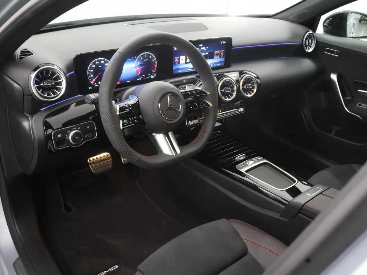 180 Business Solution AMG | Panoramaschuifdak | Stoelverwarming | Achteruitrijcamera |  MULTIBEAM LED |