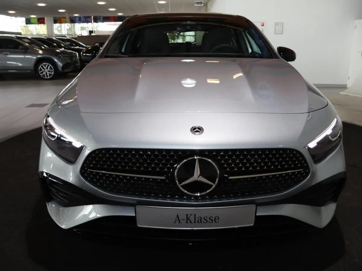 250e Star Edition AMG Line | Multibeam | Panoramaschuifdak | Night | Stoelverwarming | Achteruitrijcamera | Apple Carplay/Android Auto |