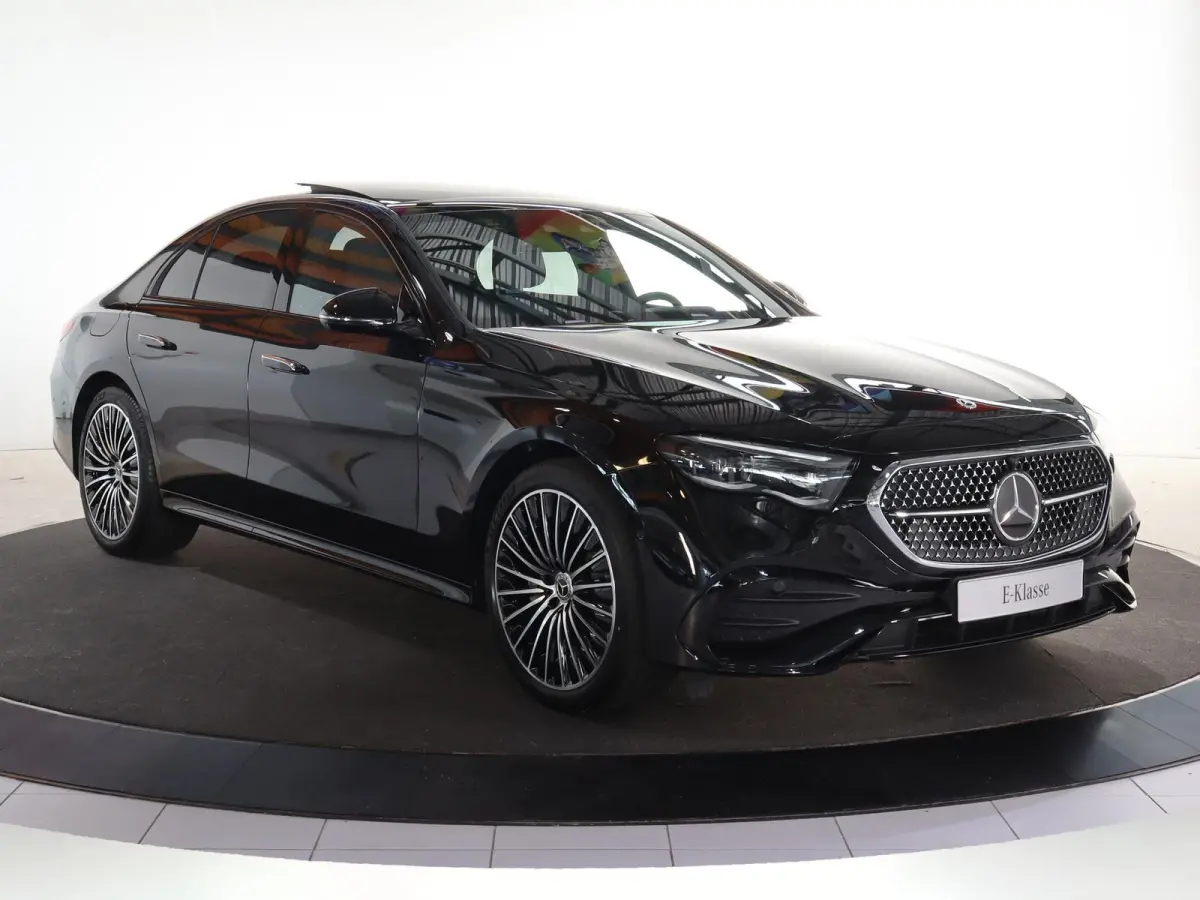 300e Sport Edition | Panoramaschuifdak | Premium plus | Superscreen | Nightpakket | Burmester | Stoelventilatie | Rijassistentiepakket Plus | Head-up display | DISTRONIC |