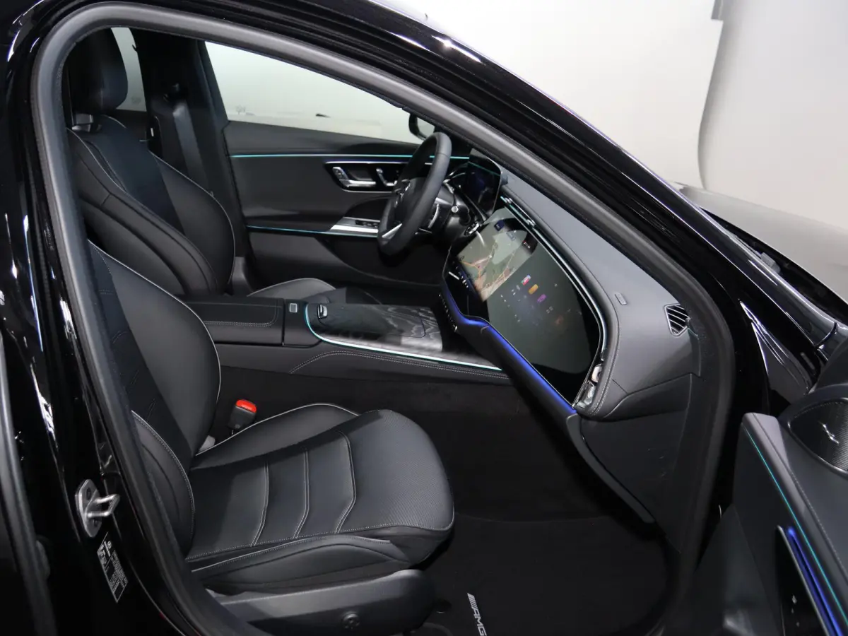 300e Sport Edition | Panoramaschuifdak | Premium plus | Superscreen | Nightpakket | Burmester | Stoelventilatie | Rijassistentiepakket Plus | Head-up display | DISTRONIC |