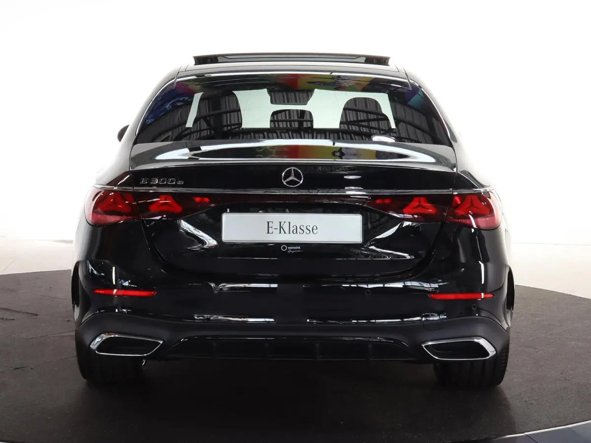 300e Sport Edition | Panoramaschuifdak | Premium plus | Superscreen | Nightpakket | Burmester | Stoelventilatie | Rijassistentiepakket Plus | Head-up display | DISTRONIC |