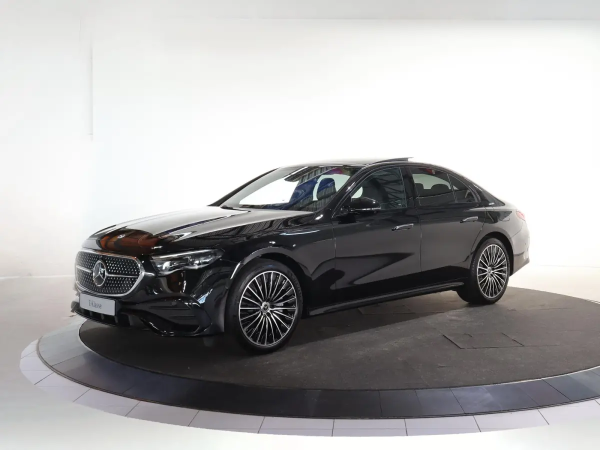 300e Sport Edition | Panoramaschuifdak | Premium plus | Superscreen | Nightpakket | Burmester | Stoelventilatie | Rijassistentiepakket Plus | Head-up display | DISTRONIC |