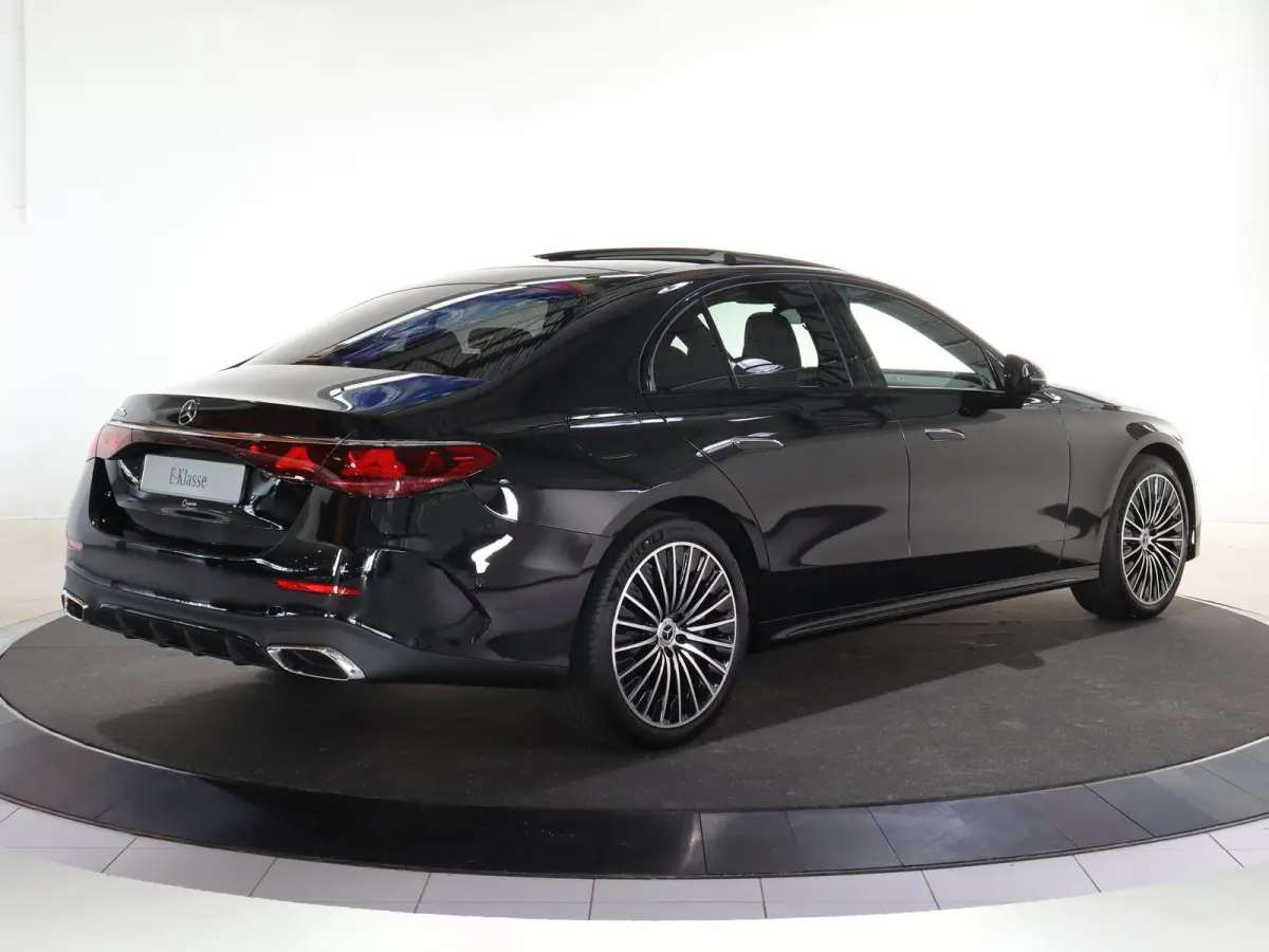 300e Sport Edition | Panoramaschuifdak | Premium plus | Superscreen | Nightpakket | Burmester | Stoelventilatie | Rijassistentiepakket Plus | Head-up display | DISTRONIC |
