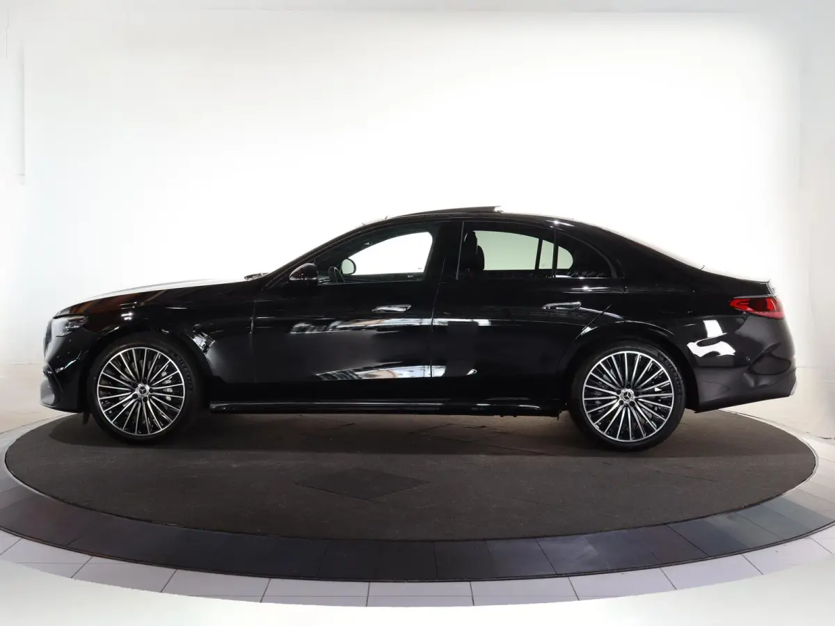 300e Sport Edition | Panoramaschuifdak | Premium plus | Superscreen | Nightpakket | Burmester | Stoelventilatie | Rijassistentiepakket Plus | Head-up display | DISTRONIC |
