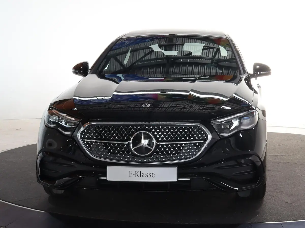 300e Sport Edition | Panoramaschuifdak | Premium plus | Superscreen | Nightpakket | Burmester | Stoelventilatie | Rijassistentiepakket Plus | Head-up display | DISTRONIC |