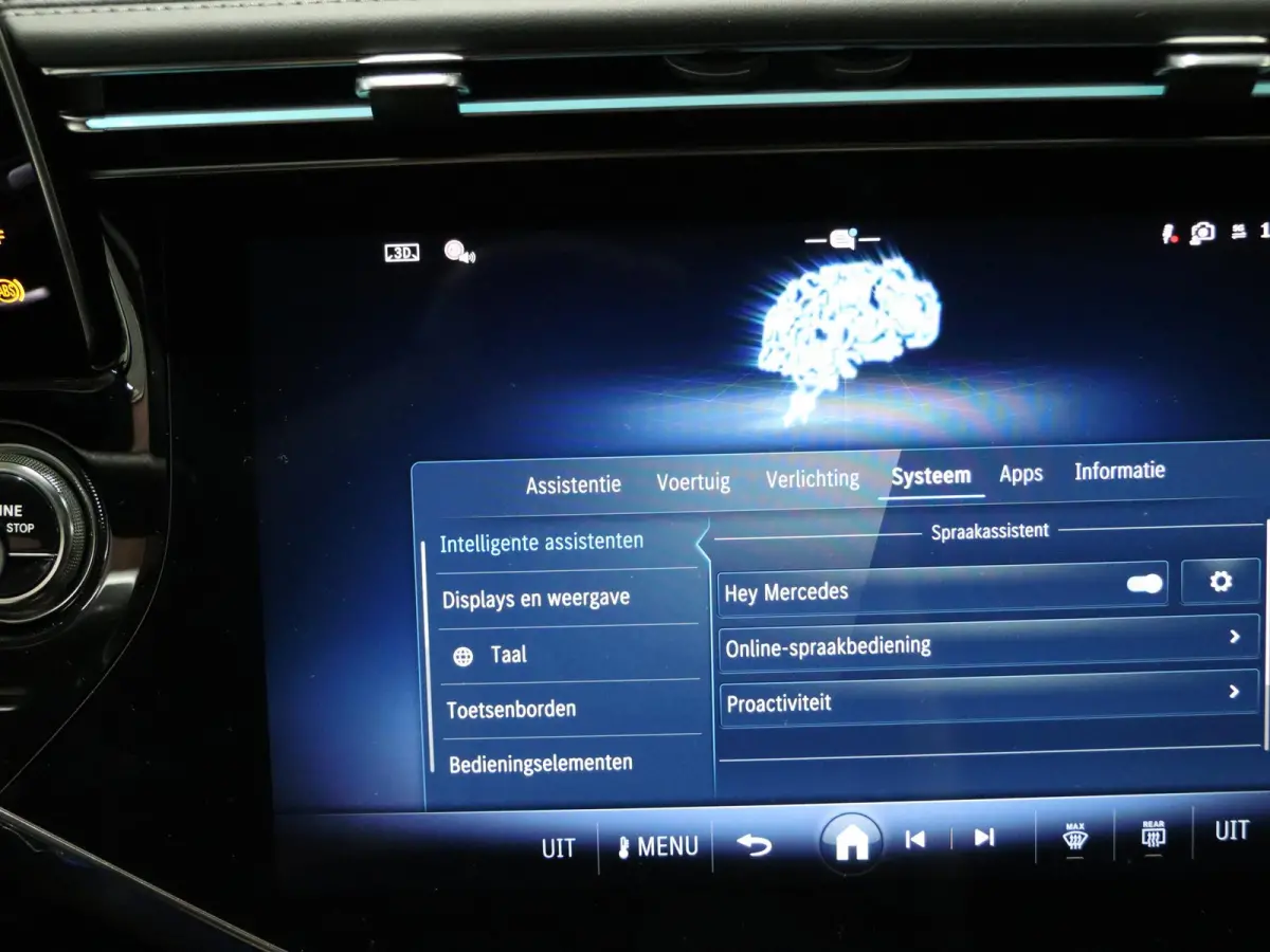 300e Sport Edition | Panoramaschuifdak | Premium plus | Superscreen | Nightpakket | Burmester | Stoelventilatie | Rijassistentiepakket Plus | Head-up display | DISTRONIC |