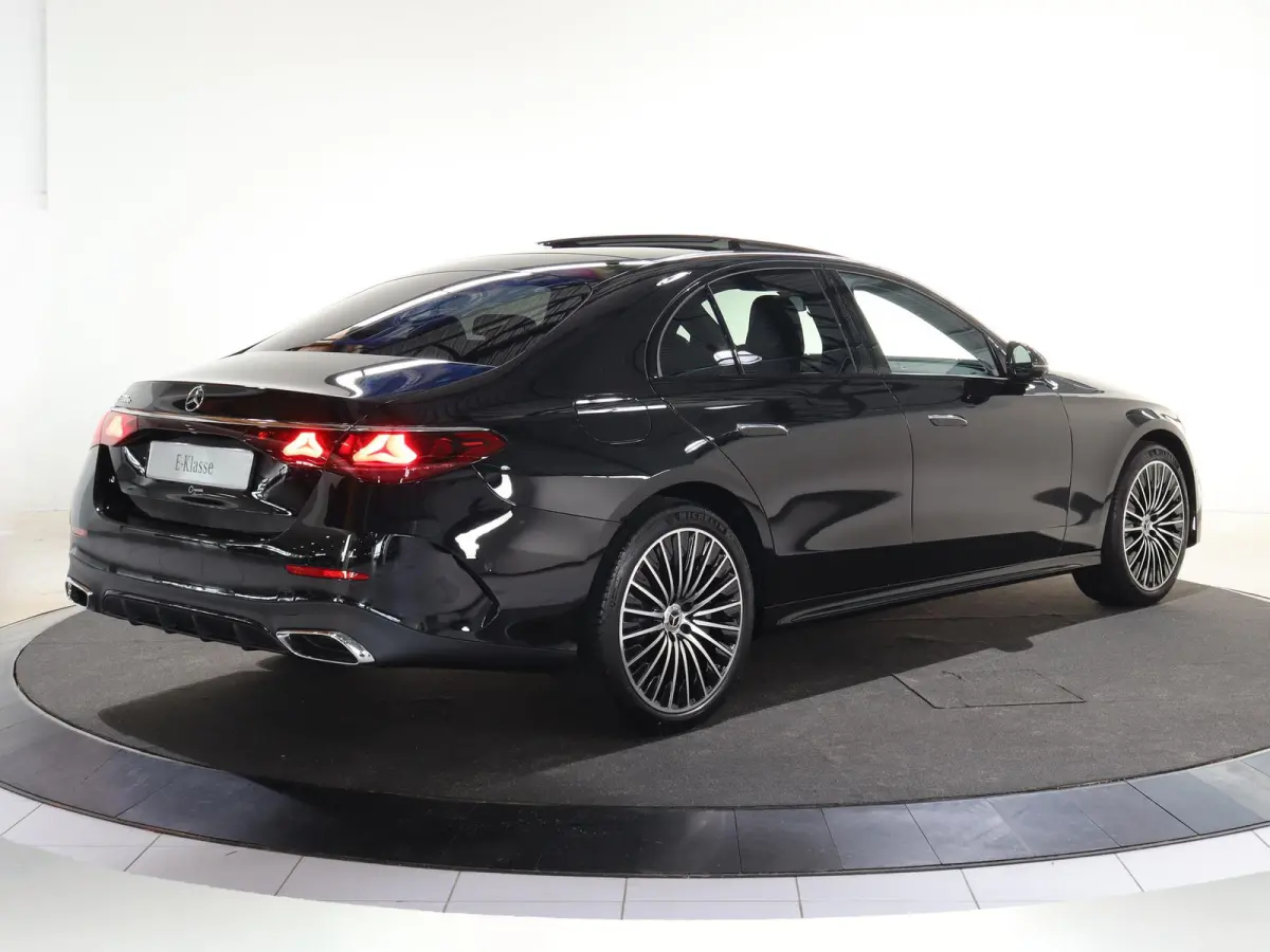 300e Sport Edition | Panoramaschuifdak | Premium Plus | Rijassistentiepakket Plus | Nightpakket | Leder pakket | Burmester | Head-up display | 360° camera | DISTRONIC |