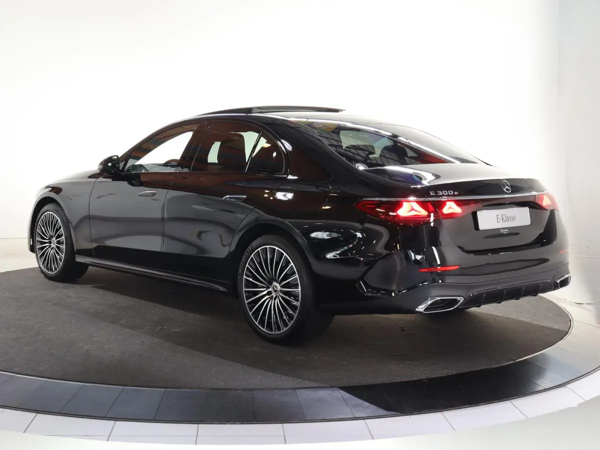 300e Sport Edition | Panoramaschuifdak | Premium Plus | Rijassistentiepakket Plus | Nightpakket | Leder pakket | Burmester | Head-up display | 360° camera | DISTRONIC |