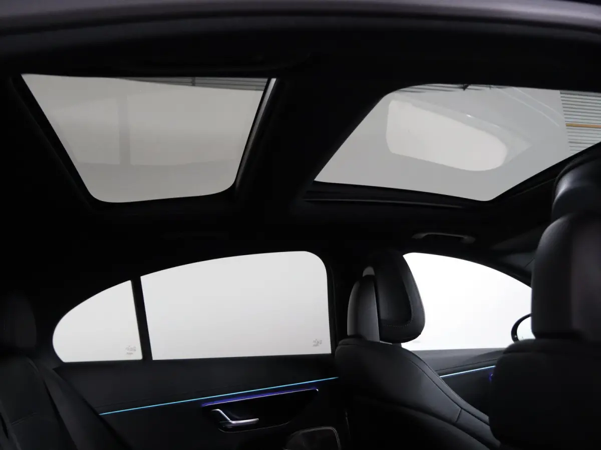 300e Sport Edition | Panoramaschuifdak | Premium Plus | Rijassistentiepakket Plus | Nightpakket | Leder pakket | Burmester | Head-up display | 360° camera | DISTRONIC |