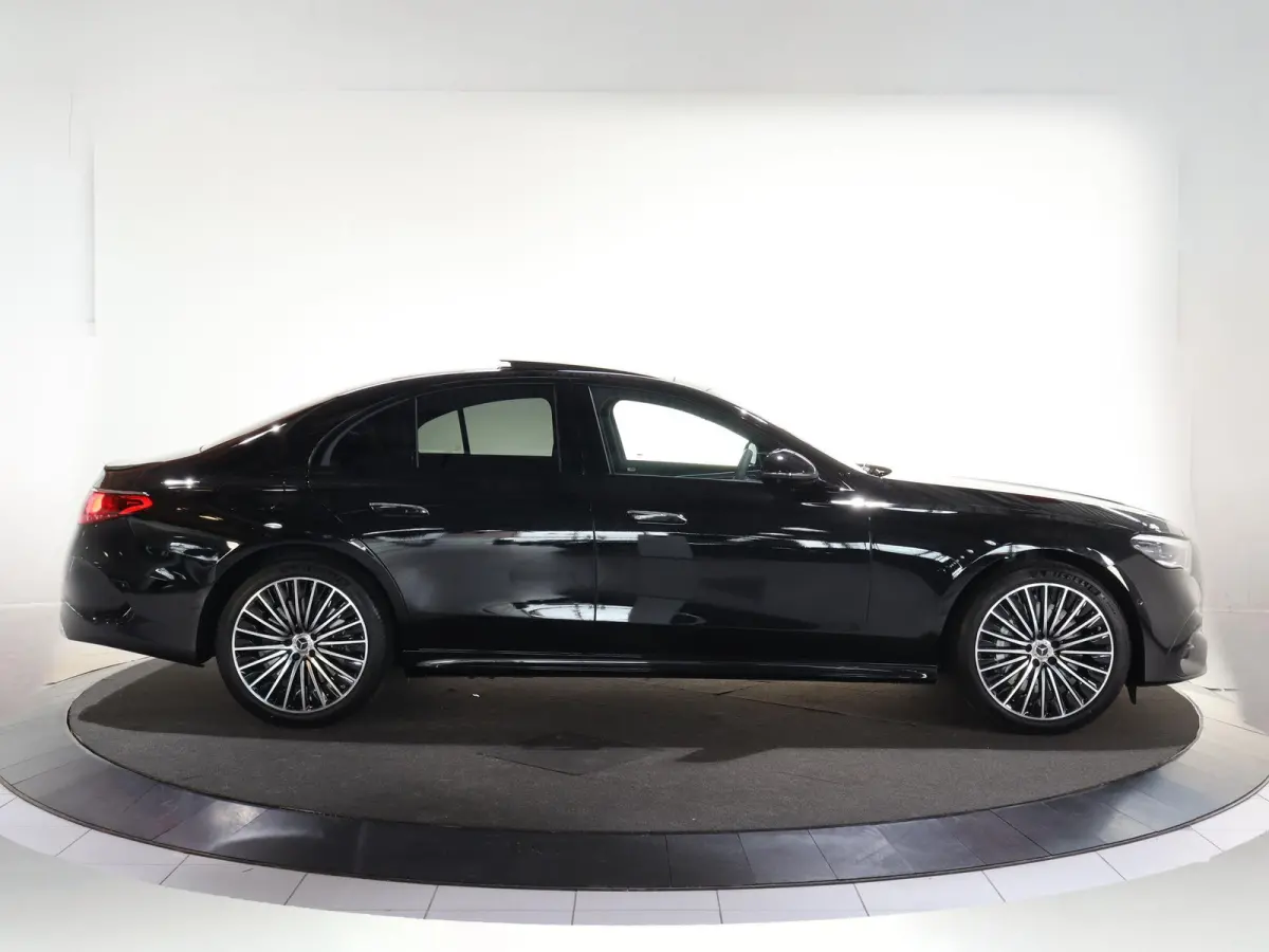 300e Sport Edition | Panoramaschuifdak | Premium Plus | Rijassistentiepakket Plus | Nightpakket | Leder pakket | Burmester | Head-up display | 360° camera | DISTRONIC |