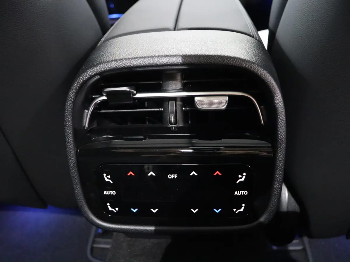 300e Sport Edition | Panoramaschuifdak | Premium Plus | Rijassistentiepakket Plus | Nightpakket | Leder pakket | Burmester | Head-up display | 360° camera | DISTRONIC |