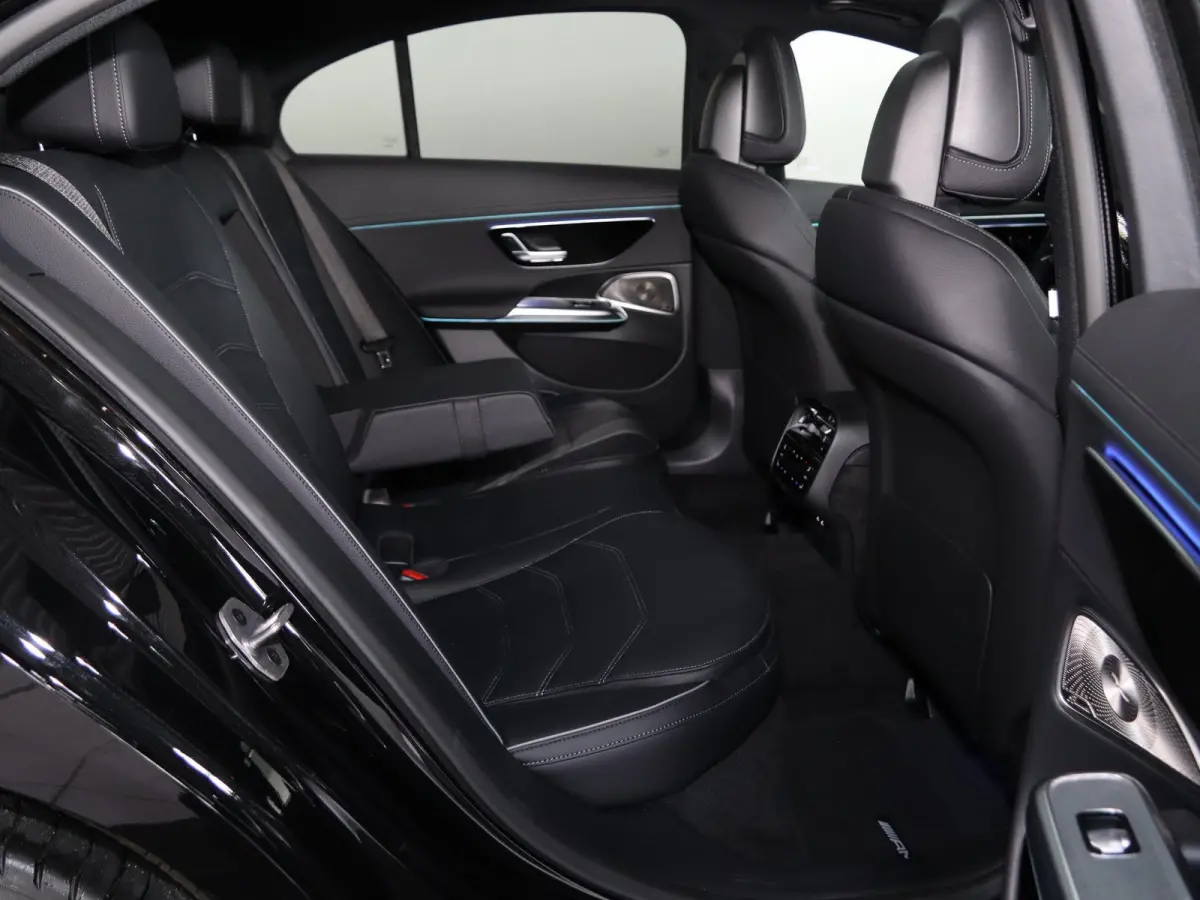 300e Sport Edition | Panoramaschuifdak | Premium Plus | Rijassistentiepakket Plus | Nightpakket | Leder pakket | Burmester | Head-up display | 360° camera | DISTRONIC |