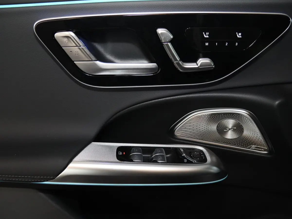 300e Sport Edition | Panoramaschuifdak | Premium Plus | Rijassistentiepakket Plus | Nightpakket | Leder pakket | Burmester | Head-up display | 360° camera | DISTRONIC |