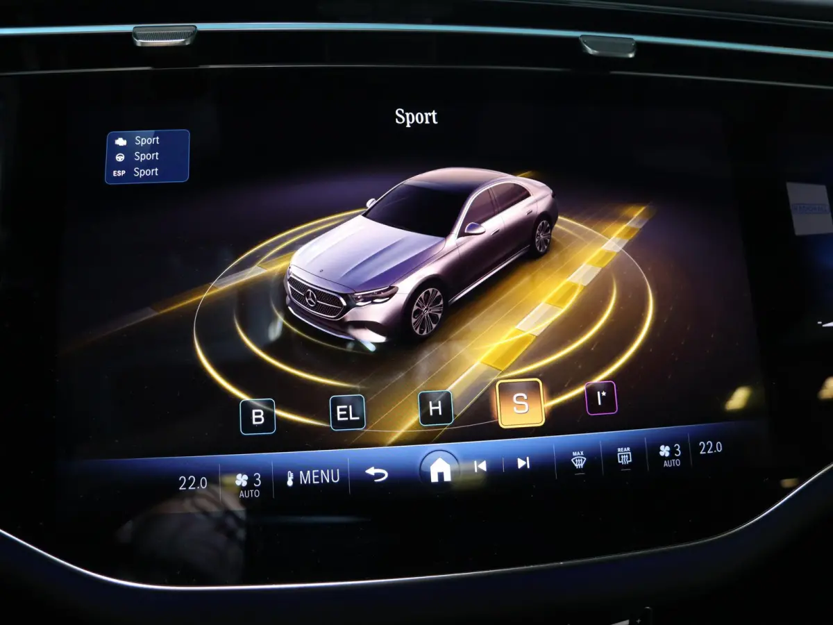 300e Sport Edition | Panoramaschuifdak | Premium Plus | Rijassistentiepakket Plus | Nightpakket | Leder pakket | Burmester | Head-up display | 360° camera | DISTRONIC |