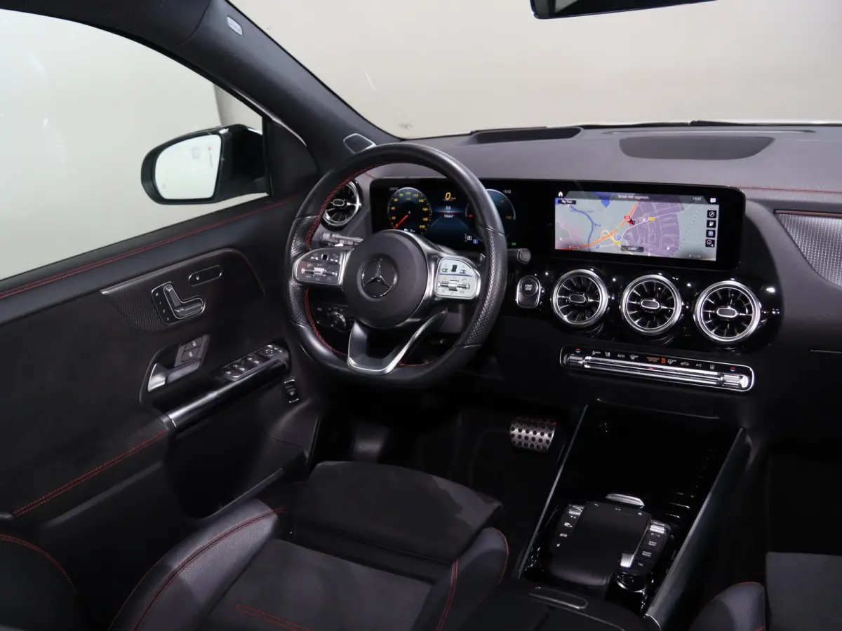 350 4MATIC Business Solution AMG 67 kWh | Panoramadak | Trekhaak | Memory | Headup | 360 graden camera | Rijassistentiepakket |
