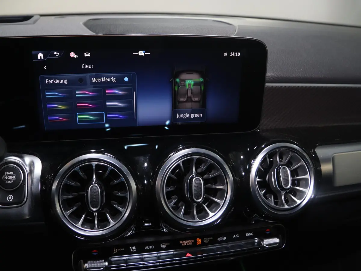 180 Business Solution AMG | AMG Line Plus pakket | Panoramaschuifdak | Winterpakket | Trekhaak | 20” AMG velgen |