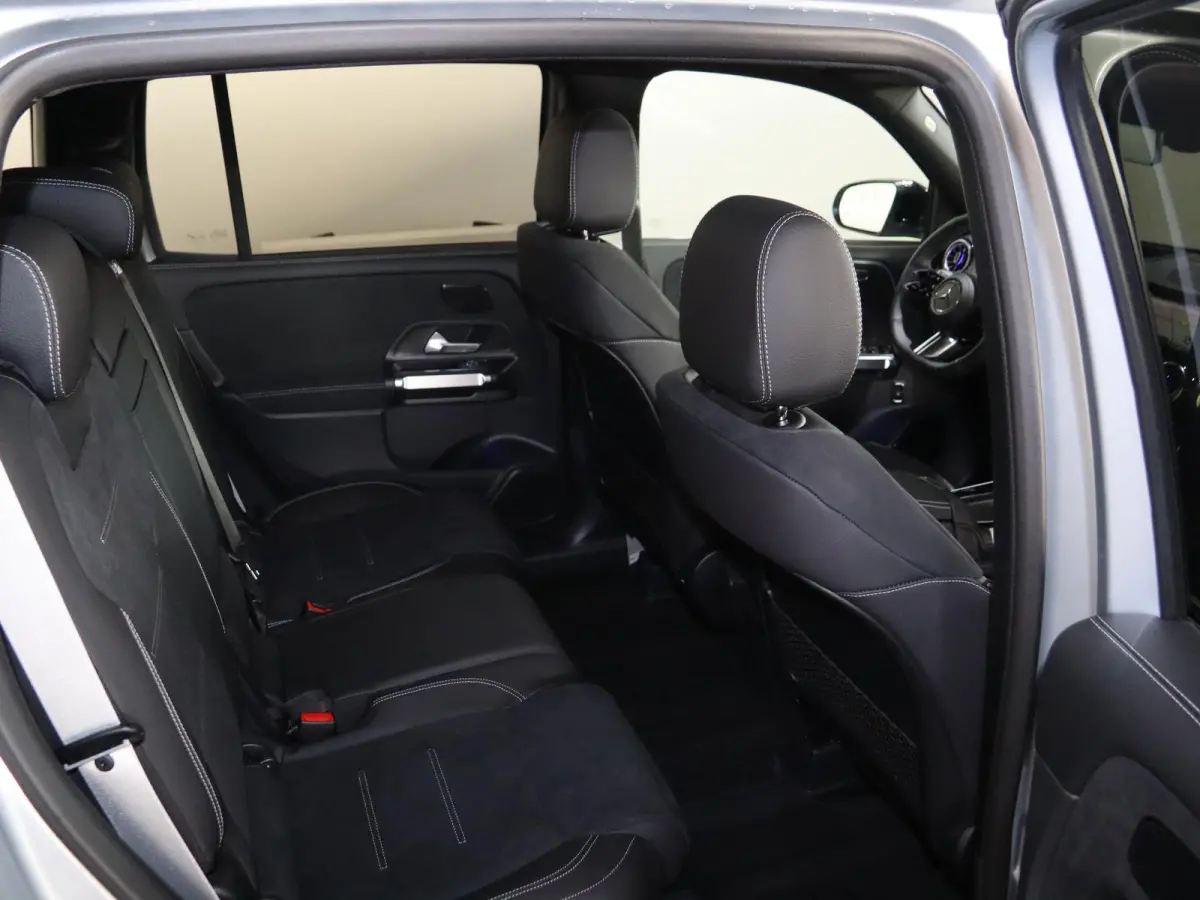180 Business Solution AMG | AMG Line Plus pakket | Panoramaschuifdak | Winterpakket | Trekhaak | 20” AMG velgen |