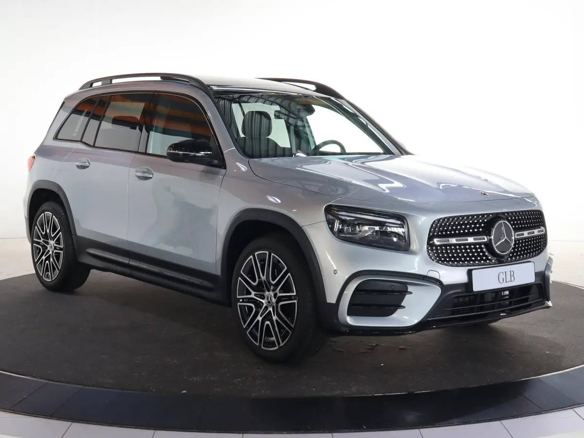 180 Business Solution AMG | AMG Line Plus pakket | Panoramaschuifdak | Winterpakket | Trekhaak | 20” AMG velgen |