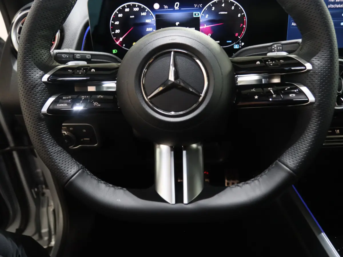 180 Business Solution AMG | AMG Line Plus pakket | Panoramaschuifdak | Winterpakket | Trekhaak | 20” AMG velgen |