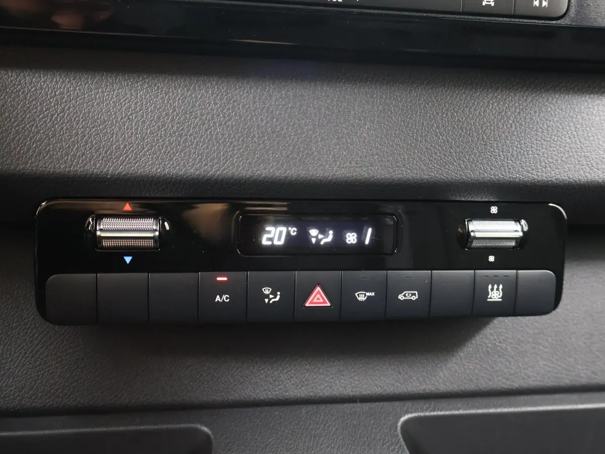 414 GB L2 H2 PRO | 81 kWh | 4250 GVW | 2000 KG Trekhaak | Cruise-Controle | MBUX | Achteruitrijcamera | DC laden 115 kW |  Smartphone integratie pakket |