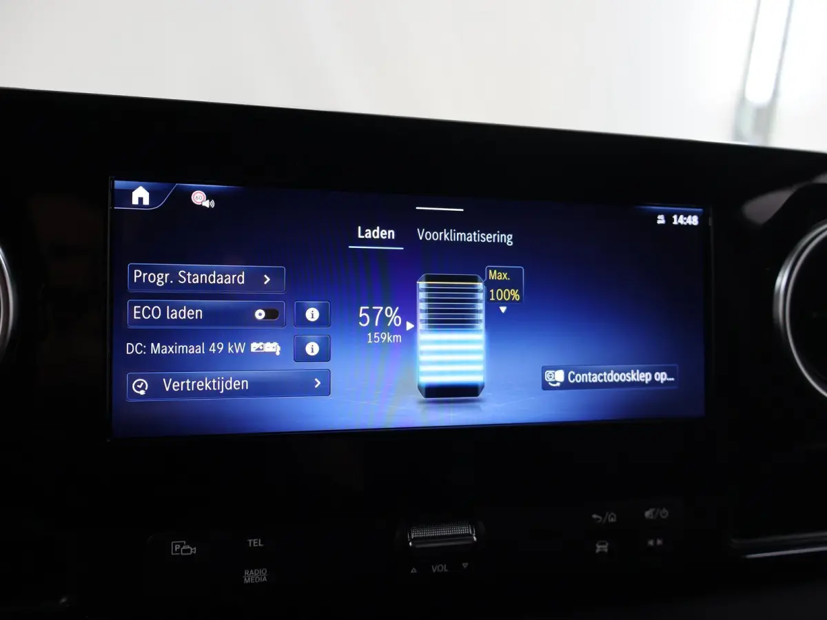 414 GB L2 H2 PRO | 81 kWh | 4250 GVW | 2000 KG Trekhaak | Cruise-Controle | MBUX | Achteruitrijcamera | DC laden 115 kW |  Smartphone integratie pakket |