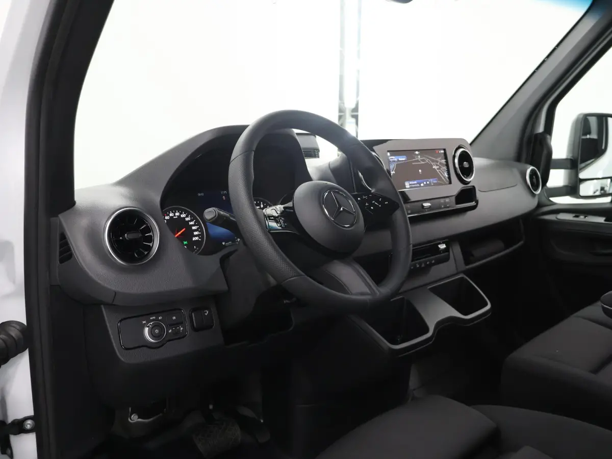 315 CDI | Aut. | Chassis | L3 | 3500 KG. AHW | Airco | Cruise Control | MBUX Navigatie | Apple Carplay/Android Auto | Lane-Assist | Vierseizoenenbanden | Comfort Bestuurdersstoel | 3500 KG. 