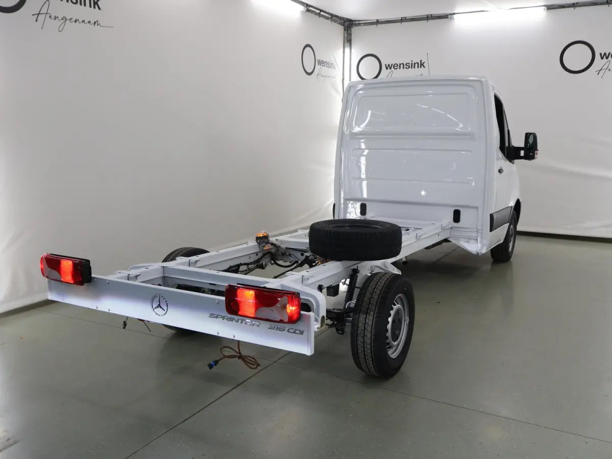315 CDI | Aut. | Chassis | L3 | 3500 KG. AHW | Airco | Cruise Control | MBUX Navigatie | Apple Carplay/Android Auto | Lane-Assist | Vierseizoenenbanden | Comfort Bestuurdersstoel | 3500 KG. 
