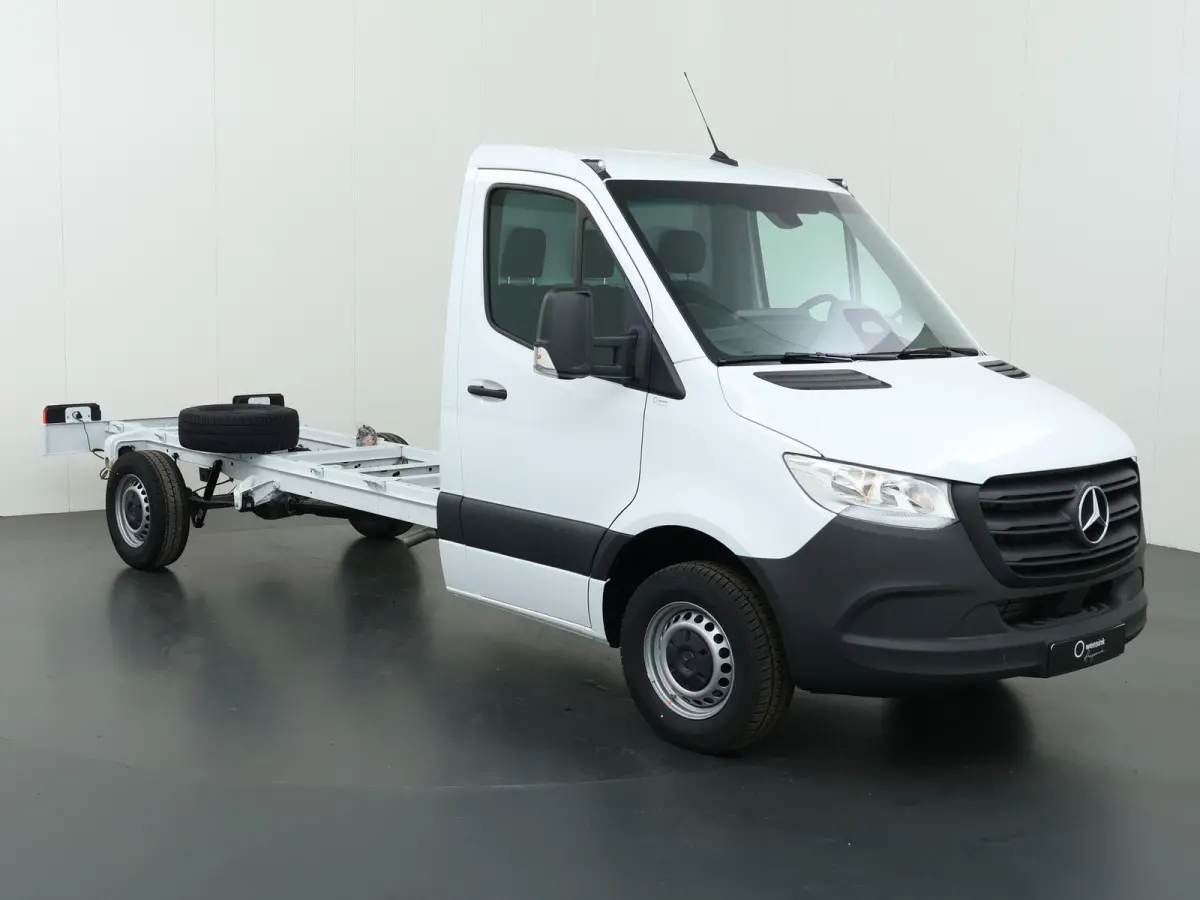 315 CDI | Aut. | Chassis | L3 | 3500 KG. AHW | Airco | Cruise Control | MBUX Navigatie | Apple Carplay/Android Auto | Lane-Assist | Vierseizoenenbanden | Comfort Bestuurdersstoel | 3500 KG. 