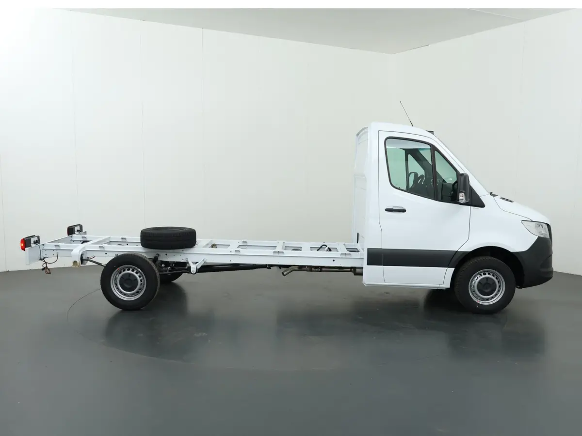 315 CDI | Aut. | Chassis | L3 | 3500 KG. AHW | Airco | Cruise Control | MBUX Navigatie | Apple Carplay/Android Auto | Lane-Assist | Vierseizoenenbanden | Comfort Bestuurdersstoel | 3500 KG. 