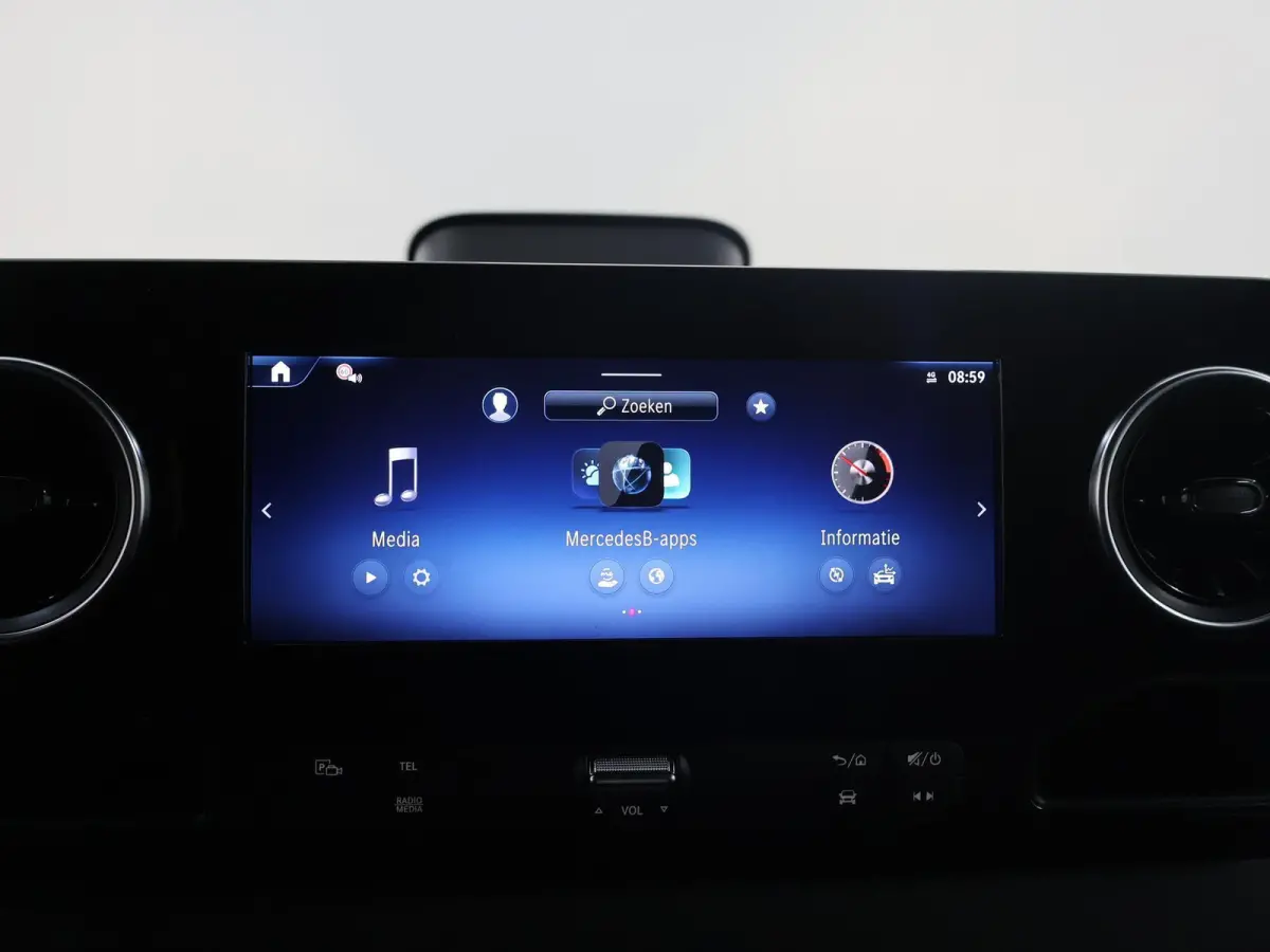 414 L2 H2 RWD PRO 81kWh | Trekhaak | Smartphone integratie pakket | 115 kW Snelladen | Achteruitrijcamera | Standkachel | Stoelverwarming |