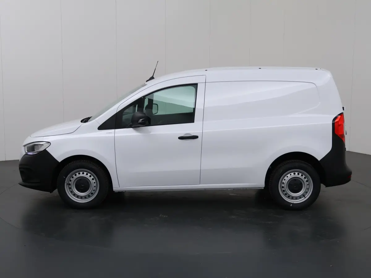 108 CDI L1 Base | Achteruitrijcamera | All Seasons | Airconditioning | Achterdeuren | Multifunctioneel stuurwiel |