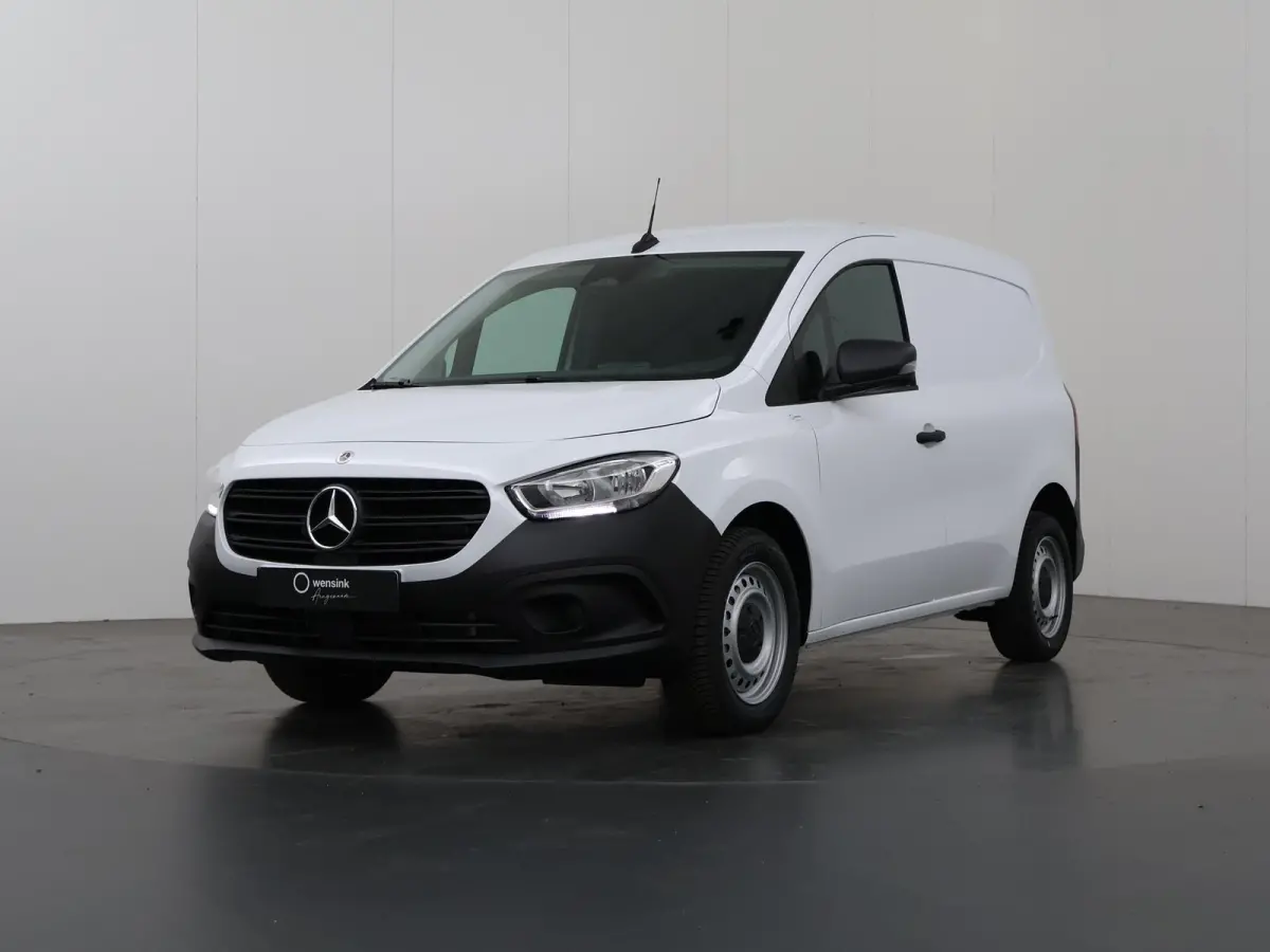 108 CDI L1 Base | Achteruitrijcamera | All Seasons | Airconditioning | Achterdeuren | Multifunctioneel stuurwiel |