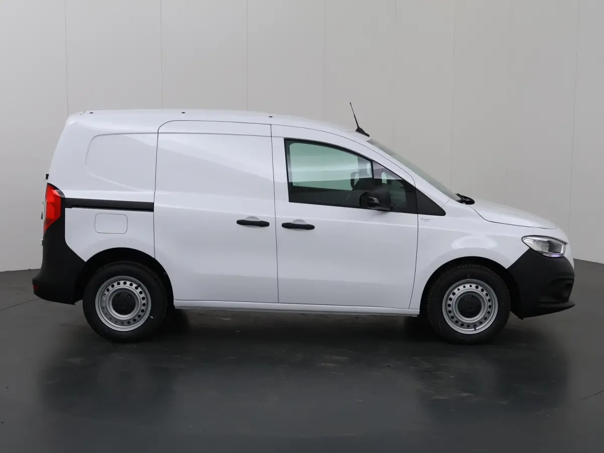 108 CDI L1 Base | Achteruitrijcamera | All Seasons | Airconditioning | Achterdeuren | Multifunctioneel stuurwiel |