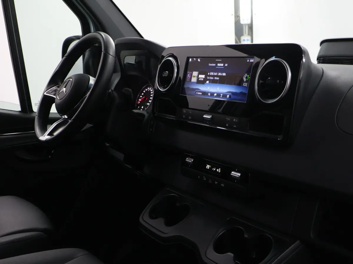319 CDI | Aut. | L2 H2 | Select | LED Koplampen | 3-zits | Achteruitrijcamera | Navigatie | Apple Carplay/Android Auto | 3500 KG. AHW | Distronic Plus | LM Velgen | Certified