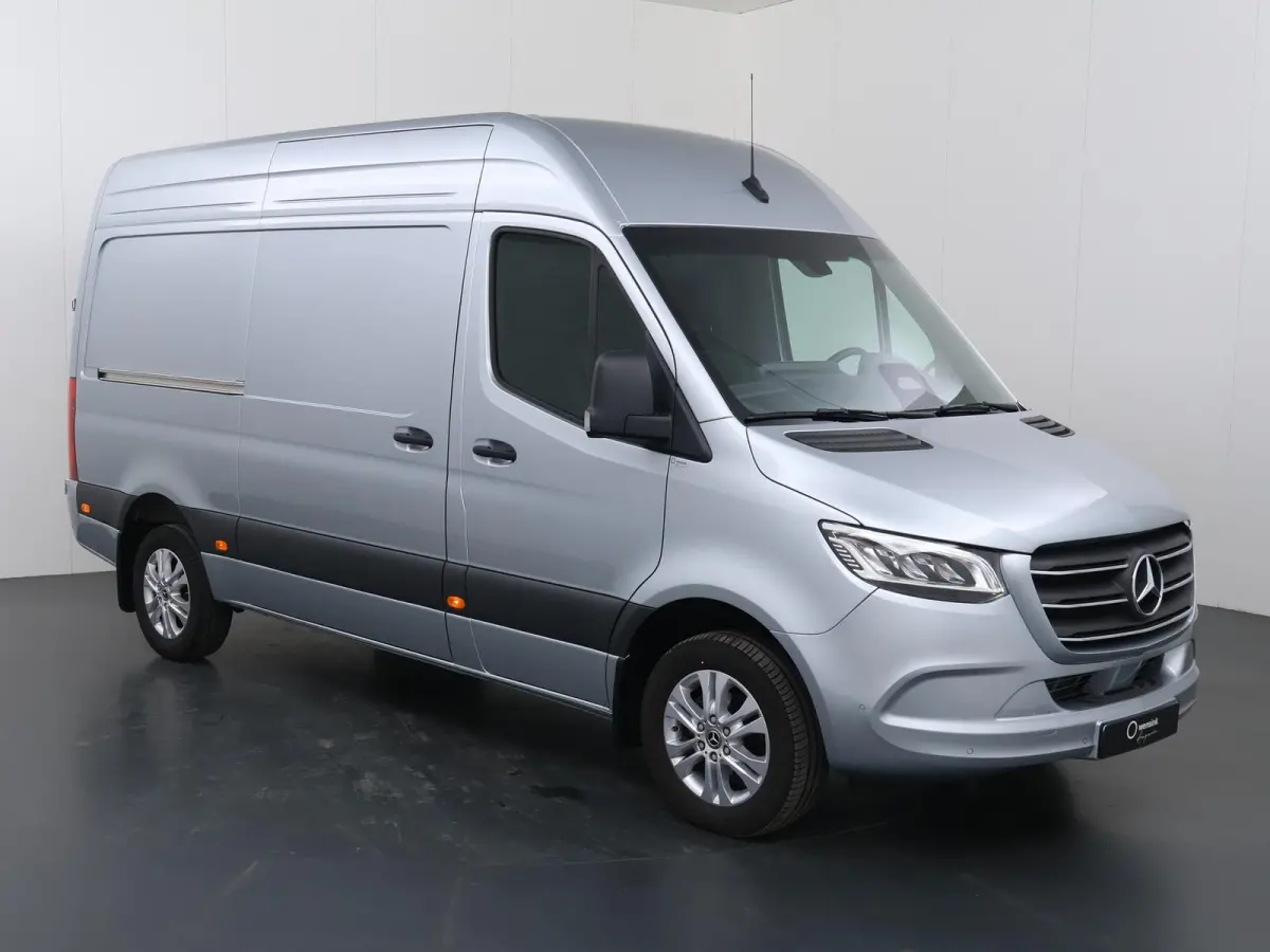 319 CDI | Aut. | L2 H2 | Select | LED Koplampen | 3-zits | Achteruitrijcamera | Navigatie | Apple Carplay/Android Auto | 3500 KG. AHW | Distronic Plus | LM Velgen | Certified
