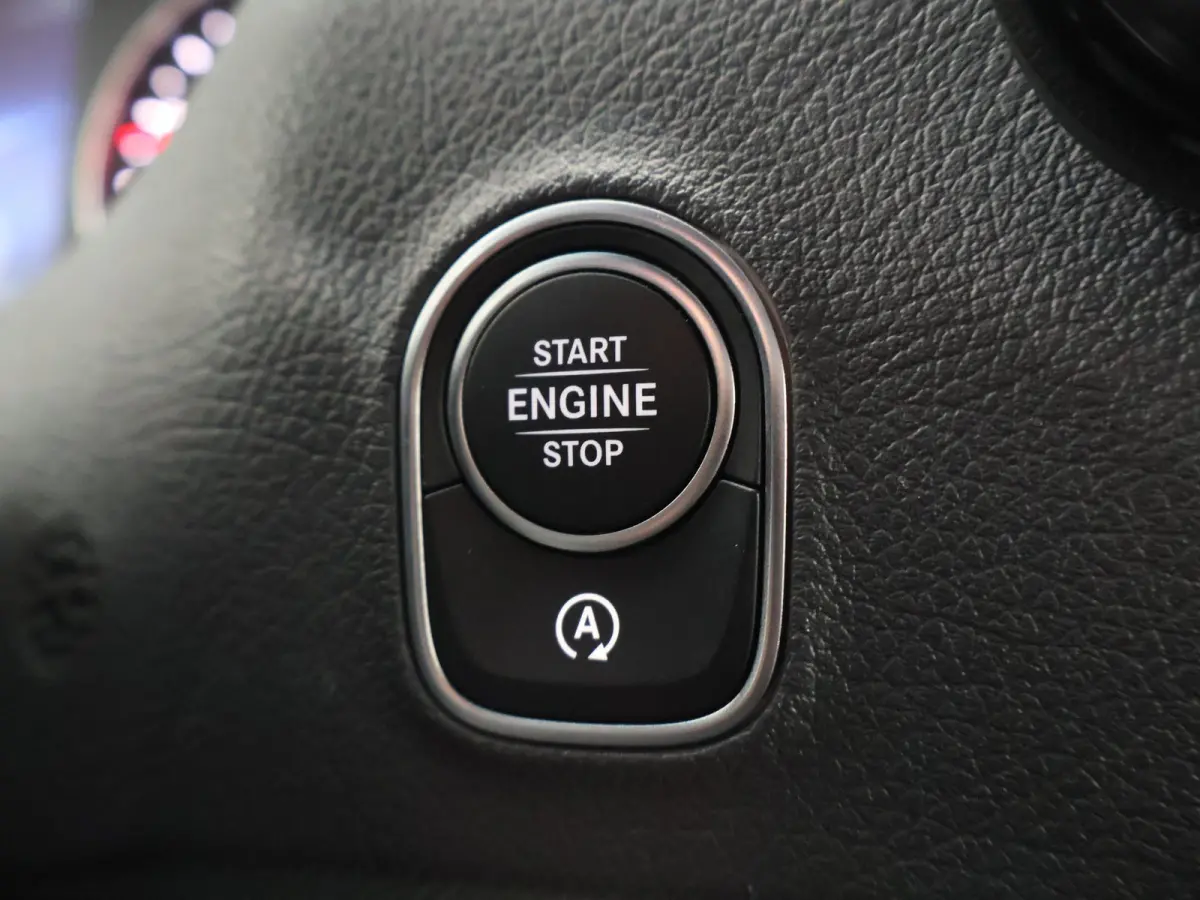 319 CDI | Aut. | L2 H2 | Select | LED Koplampen | 3-zits | Achteruitrijcamera | Navigatie | Apple Carplay/Android Auto | 3500 KG. AHW | Distronic Plus | LM Velgen | Certified