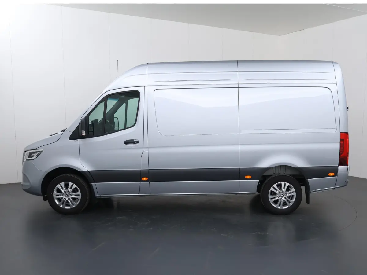 319 CDI | Aut. | L2 H2 | Select | LED Koplampen | 3-zits | Achteruitrijcamera | Navigatie | Apple Carplay/Android Auto | 3500 KG. AHW | Distronic Plus | LM Velgen | Certified