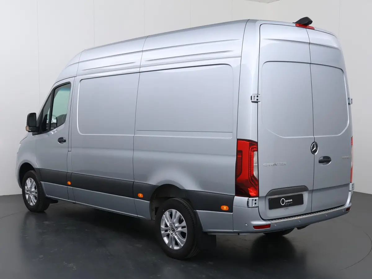 319 CDI | Aut. | L2 H2 | Select | LED Koplampen | 3-zits | Achteruitrijcamera | Navigatie | Apple Carplay/Android Auto | 3500 KG. AHW | Distronic Plus | LM Velgen | Certified