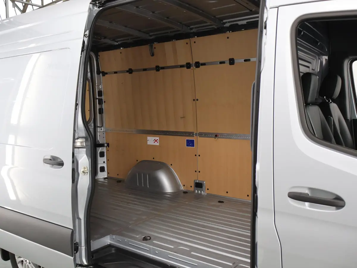 319 CDI | Aut. | L2 H2 | Select | LED Koplampen | 3-zits | Achteruitrijcamera | Navigatie | Apple Carplay/Android Auto | 3500 KG. AHW | Distronic Plus | LM Velgen | Certified