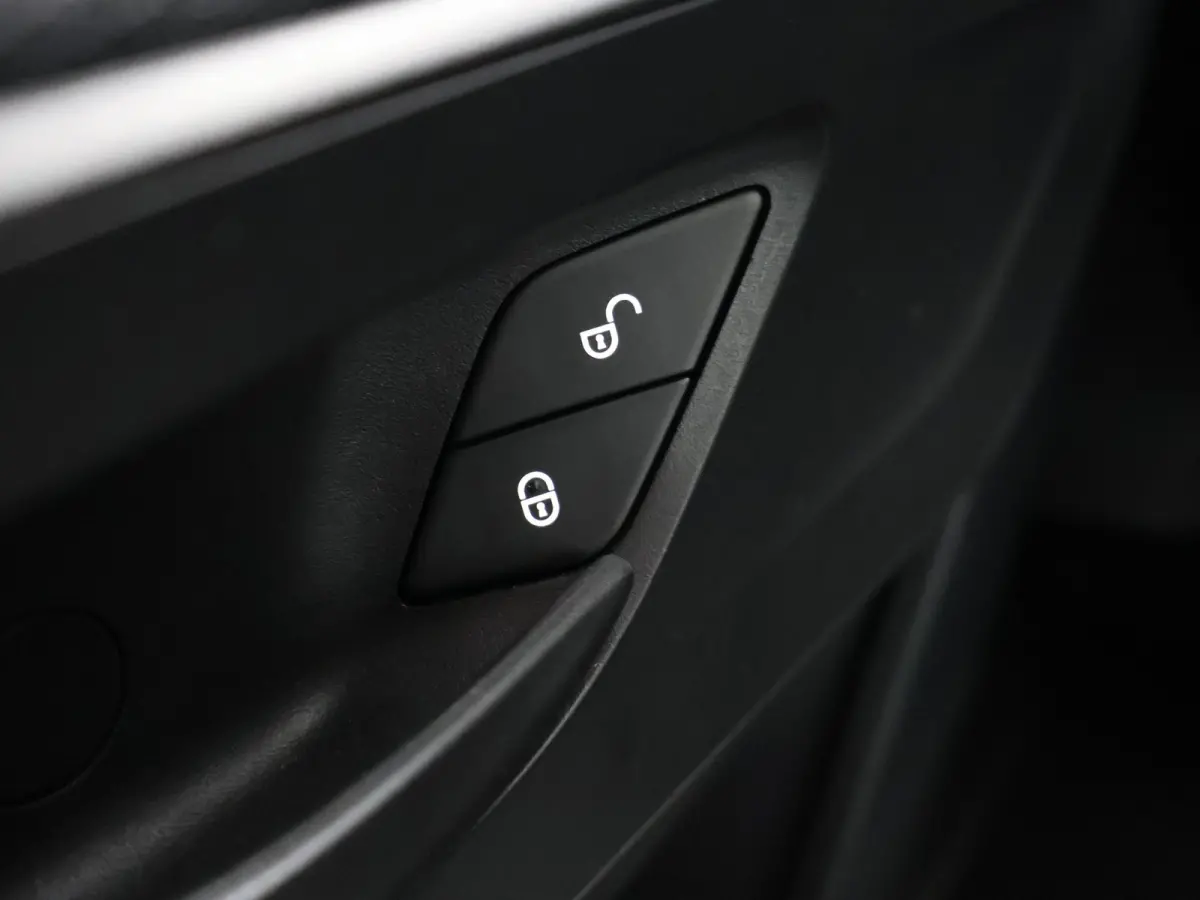 319 CDI | Aut. | L2 H2 | Select | LED Koplampen | 3-zits | Achteruitrijcamera | Navigatie | Apple Carplay/Android Auto | 3500 KG. AHW | Distronic Plus | LM Velgen | Certified
