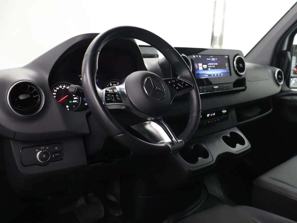 319 CDI | Aut. | L2 H2 | Select | LED Koplampen | 3-zits | Achteruitrijcamera | Navigatie | Apple Carplay/Android Auto | 3500 KG. AHW | Distronic Plus | LM Velgen | Certified